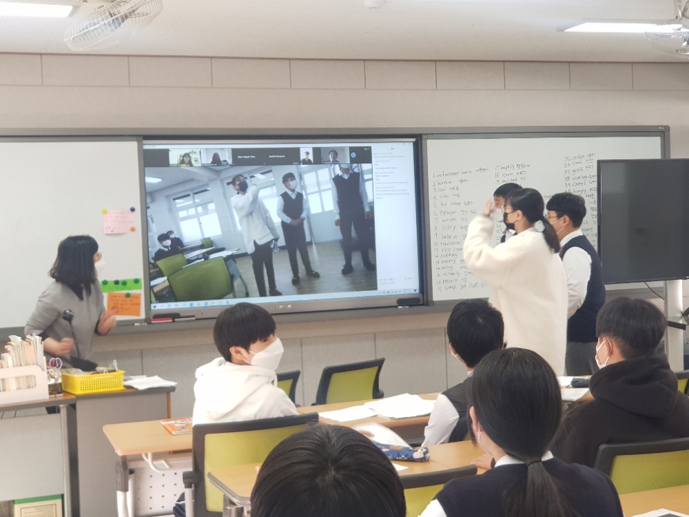 사진 = 말레이시아 학교와 원격 화상 영어수업 사진