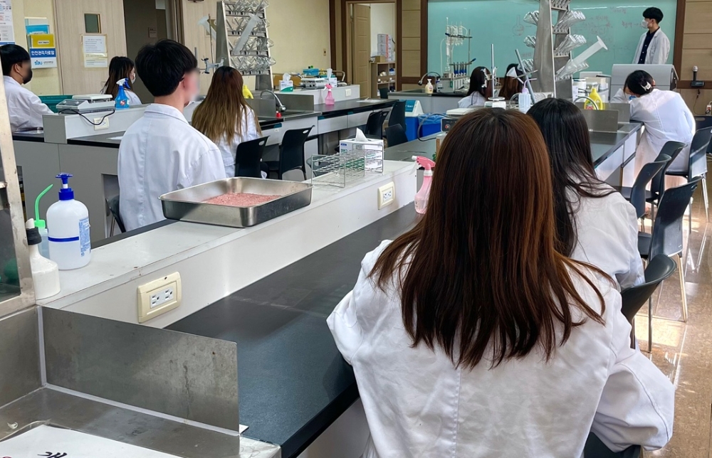 사진=바이오생명과학과에서 4차 산업 핵심인재양성 프로그램을 운영하고 있다.