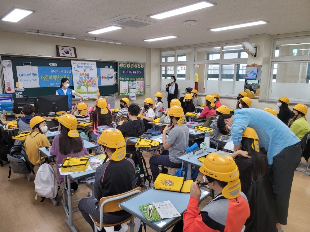 경남교육청, 어린이 재난안전모 활용 안전교육 실시