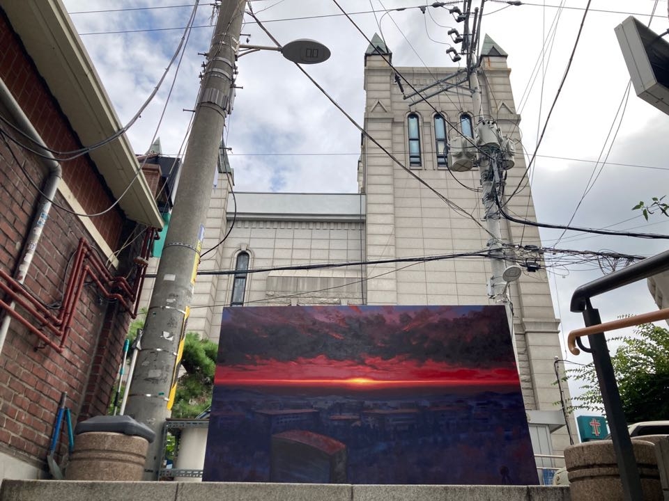 선무, ‘개성공단의 여명’, 해방촌 전시전경 / 사진=디제네레이션스21, Courtesy of artist