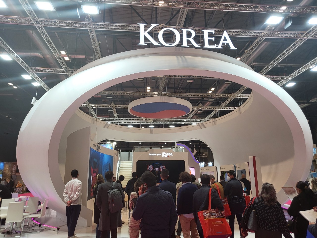 비빔블, 스페인 국제관광박람회에서 홀로그램 메타버스 공연 성료