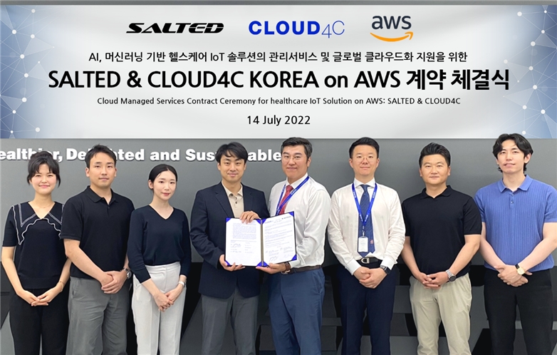 좌측부터 Cloud4C 남솔아 부장, AWS 박성배 매니저, AWS 박연수 매니저, 솔티드 조형진 대표이사, Cloud4C 서피터 한국지사장, Cloud4C 차준호 이사, 솔티드 신계영 이사, 솔티드 이성주 과장