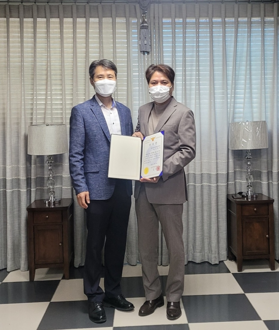 충북청주대영자동차학원 남덕우대표, 청주청원경찰서 김기영 서장 감사장 수여