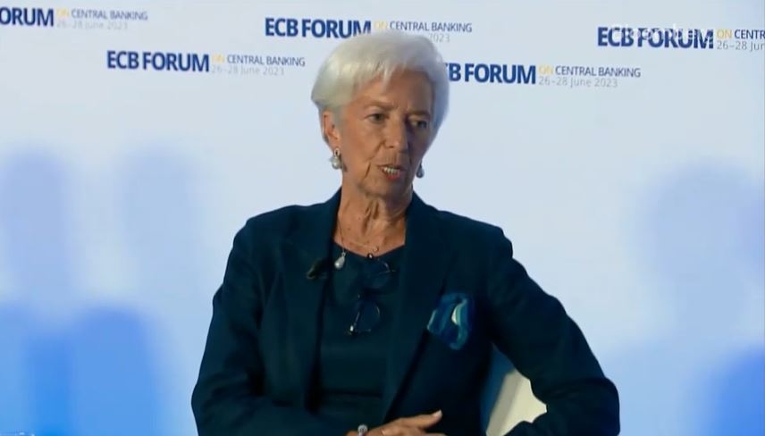 (상보) ECB 라가르드 “예상대로 상황 전개되면 7월에 금리 올릴 수 있다”