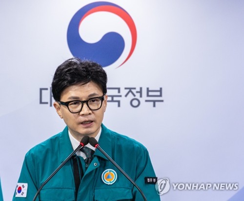 취재진 질문에답하는한동훈법무부장관(연합=사진제공)