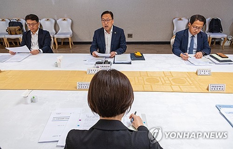 추석 앞두고 민생 대책 추진 현황 말하는 김병환 기재부 1차관(사진=연합)