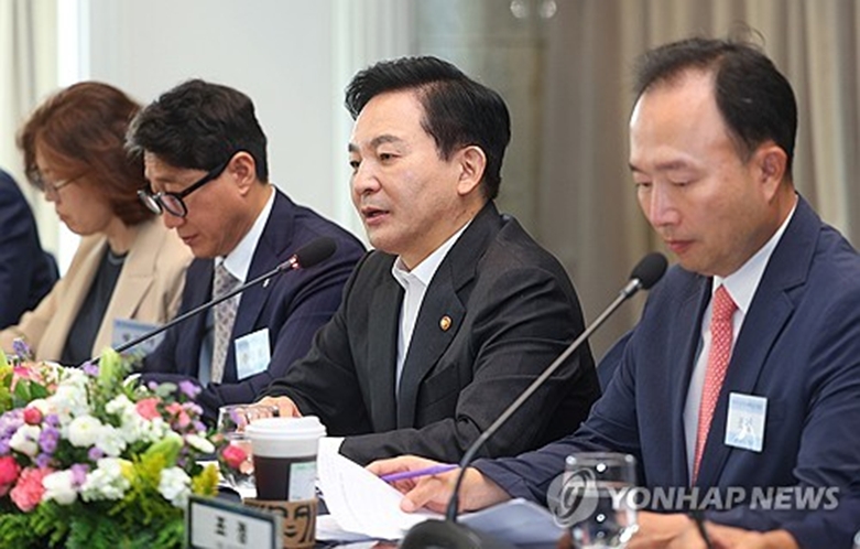 한국신문방송편집인협회 주최 국토부 장관 초청 토론회(사진=연합)