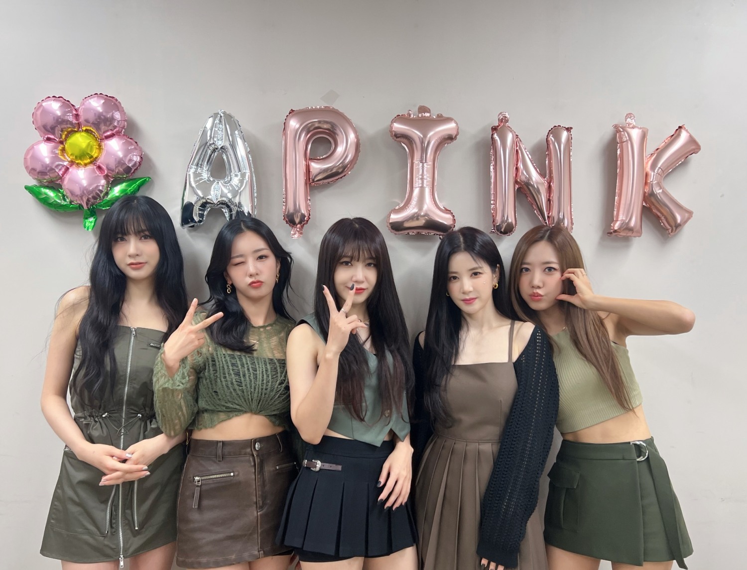 정은지, 에이핑크 완전체로 열일 행보…끈끈한 팀워크로 건재함 과시