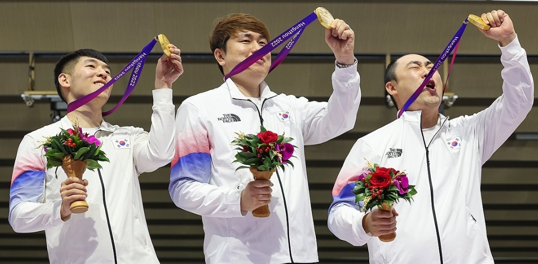 남자 러닝타킷 단체전 싹쓸이 2관왕(사진=연합)