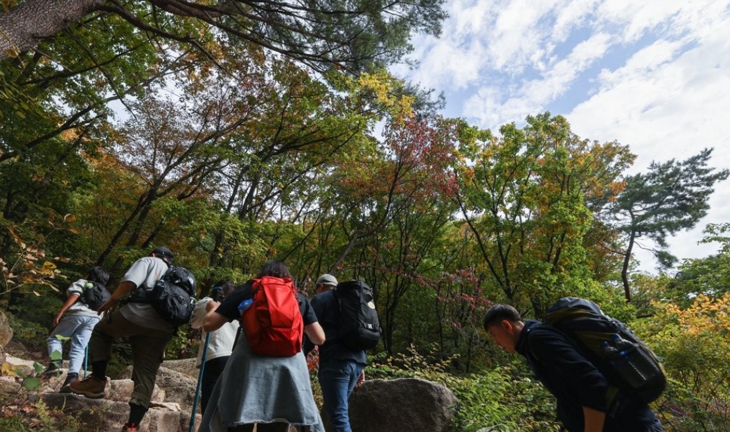 북한산 찾은 등산객들(사진=연합)