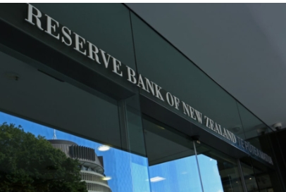 (상보) RBNZ, 기준금리 5.50%로 동결..."위원회, 금리가 제약적 수준에 좀더 머물러야 한다는 데 동의"
