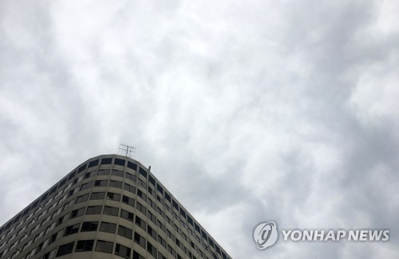 '편지를 쓰고 싶은 흐린 가을하늘'(사진=연합)