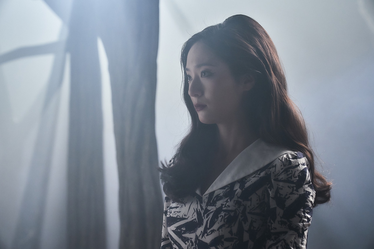 ‘거미집’ 정수정, 70년 라이징 스타 한유림 그 자체…‘비주얼X연기’ 모두 잡았다
