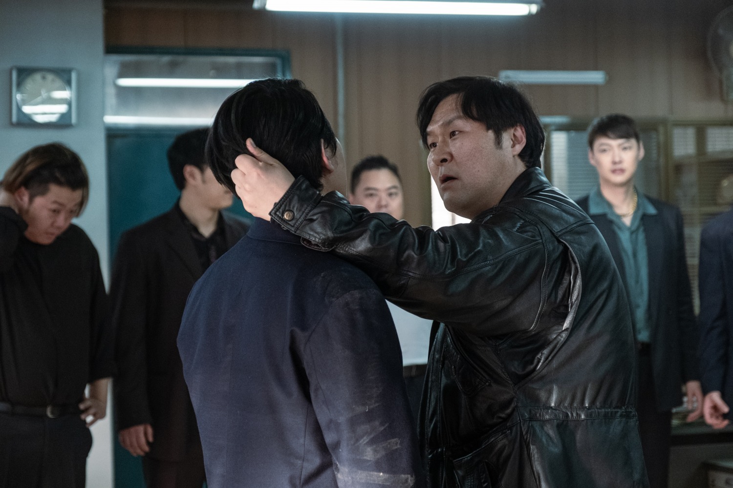 ‘최악의 악’ 윤경호, 강력계 형사로 완벽 변신…지창욱과 대치로 ‘긴장감 UP’