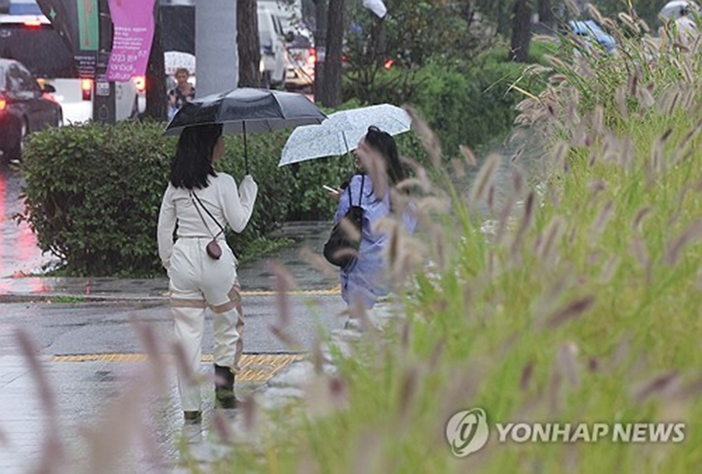 가을비 내리는 서울(사진=연합)