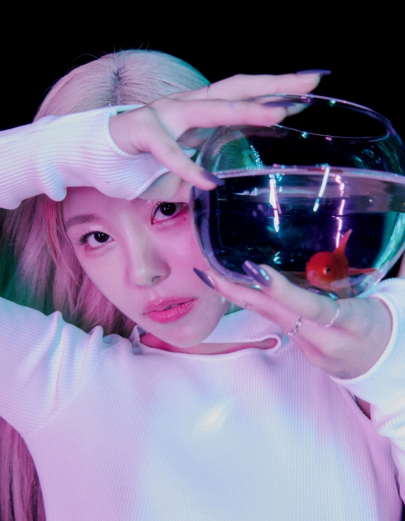 마마무 휘인 정규 1집 발매 “‘올라운더’ 수식어를 납득 시킬 수 있는 앨범이 되었으면”