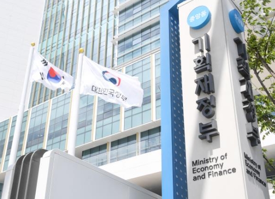 (상보) 외환당국, 18일부터 '외국 금융기관의 외국환업무에 관한 지침' 시행..내년 하반기부터 개장시간 연장 및 정식 시행 추진