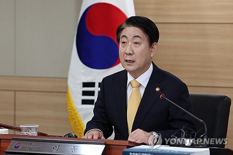 전체 회의서 발언하는 이동관 방통위원장(사진=연합)