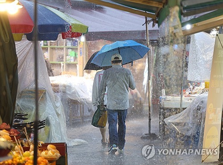 가을비 치곤 제법 많았던 비(사진=연합)