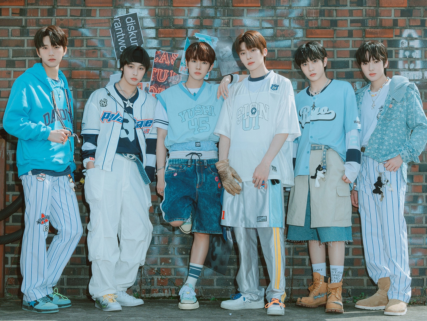 NCT NEW TEAM, 프리 데뷔곡 ‘Hands Up’ 뮤직비디오 공개…‘하이틴 무드+판타지 스토리텔링’
