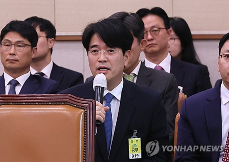 답변하는 박재억 대전지검 검사장(사진=연합)