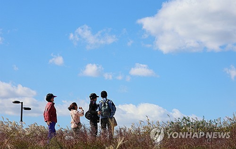 푸른 가을 하늘(사진=연합)