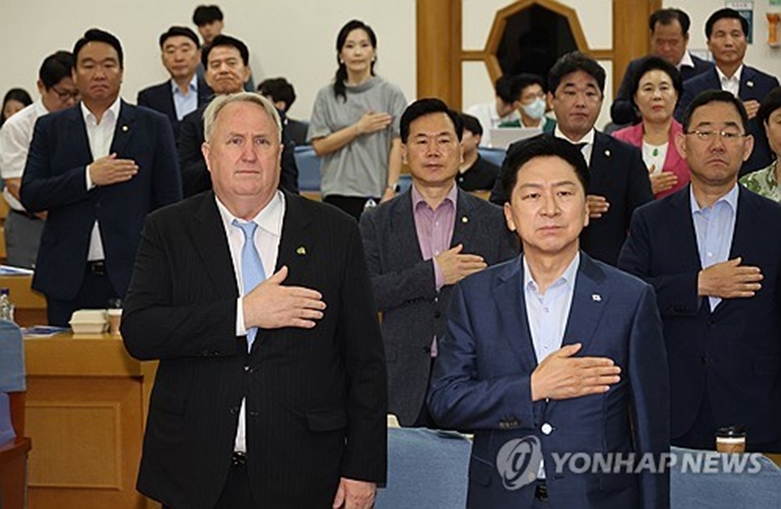 국민의힘 혁신위원장에 인요한 연세대 의대 교수(왼쪽) 내정(사진=연합)