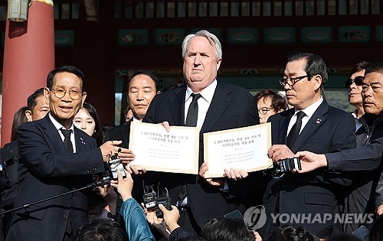 국힘 혁신위에 5·18 단체 건의문 전달(사진=연합)