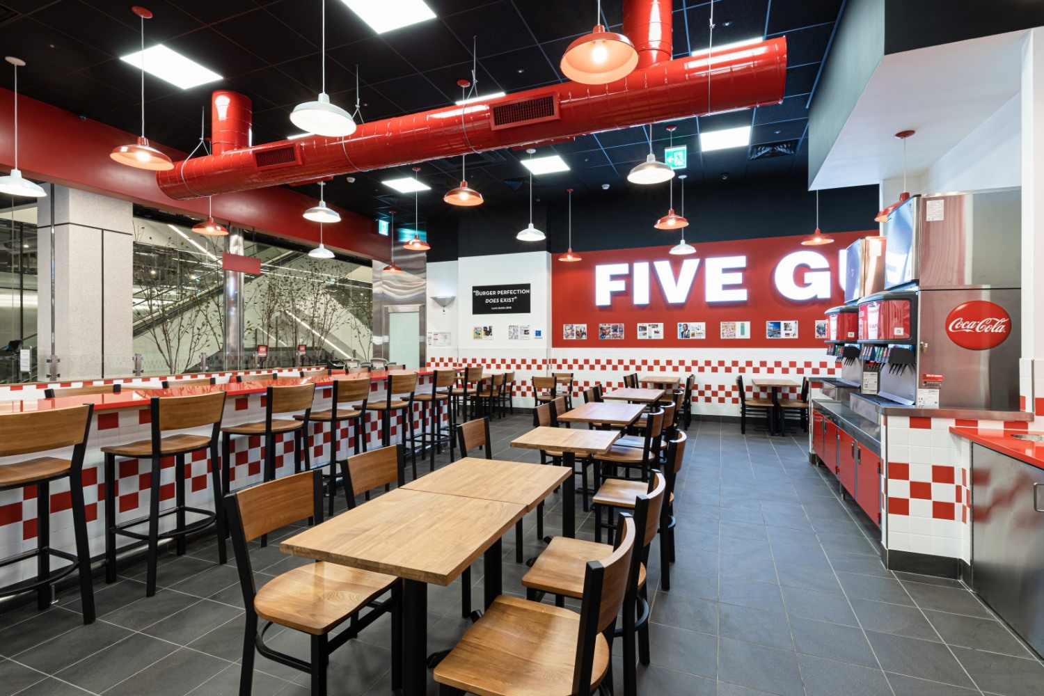 미국 버거 파이브가이즈 더 현대, 노트디자인 시공 맡아