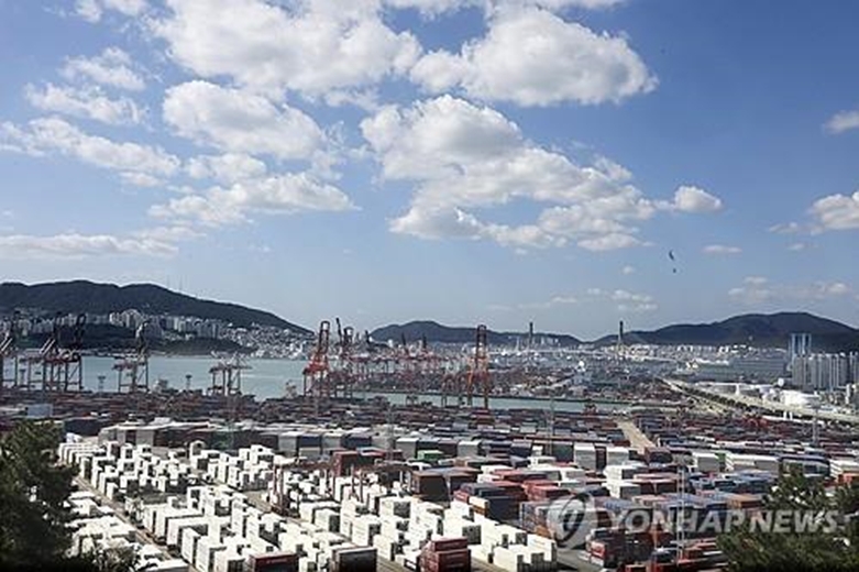 하역 작업으로 분주한 부산항(사진=연합)