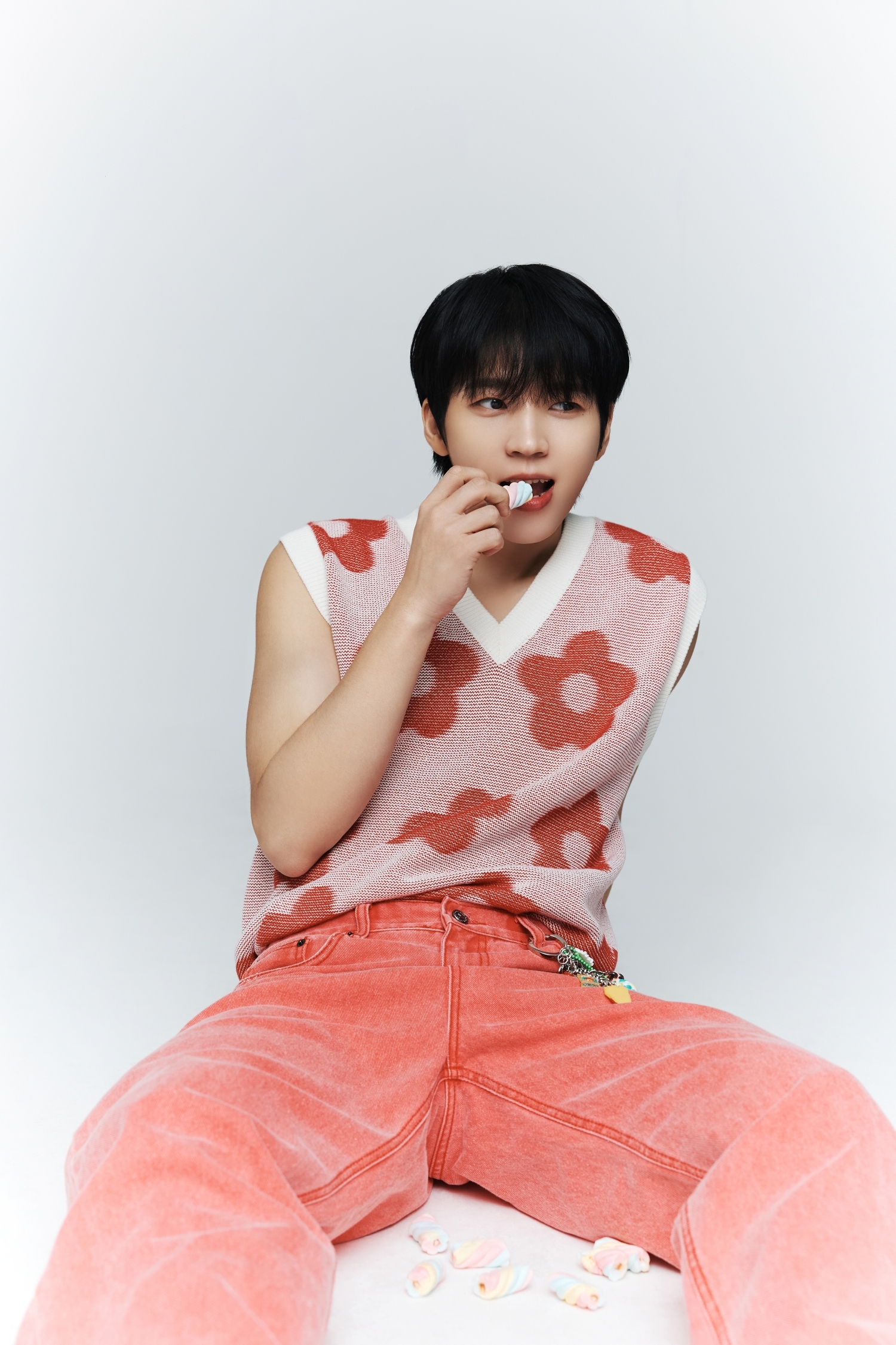 남우현, 정규 1집 첫 번째 콘셉트 포토 공개…러블리→청량한 스타일 완벽 소화