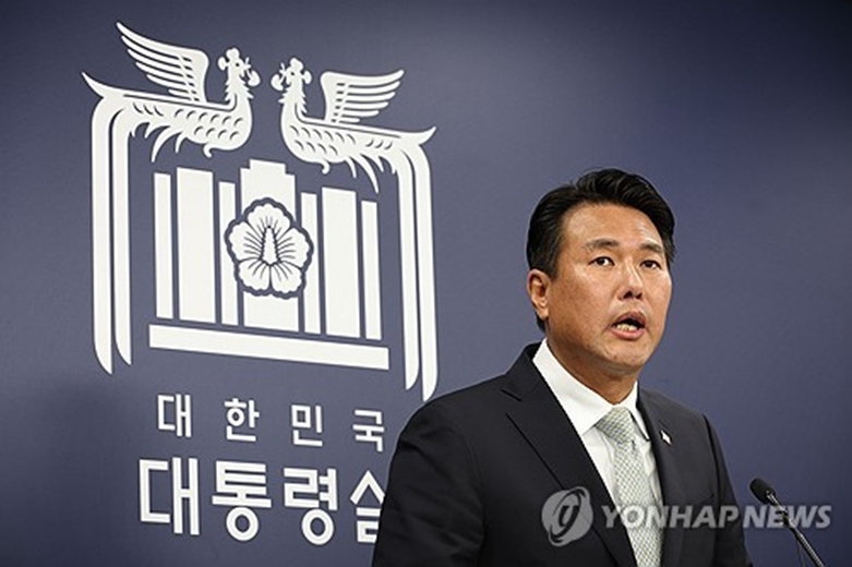 윤 대통령 3개국 순방 발표하는 김태효 안보실 1차장(사진=연합)