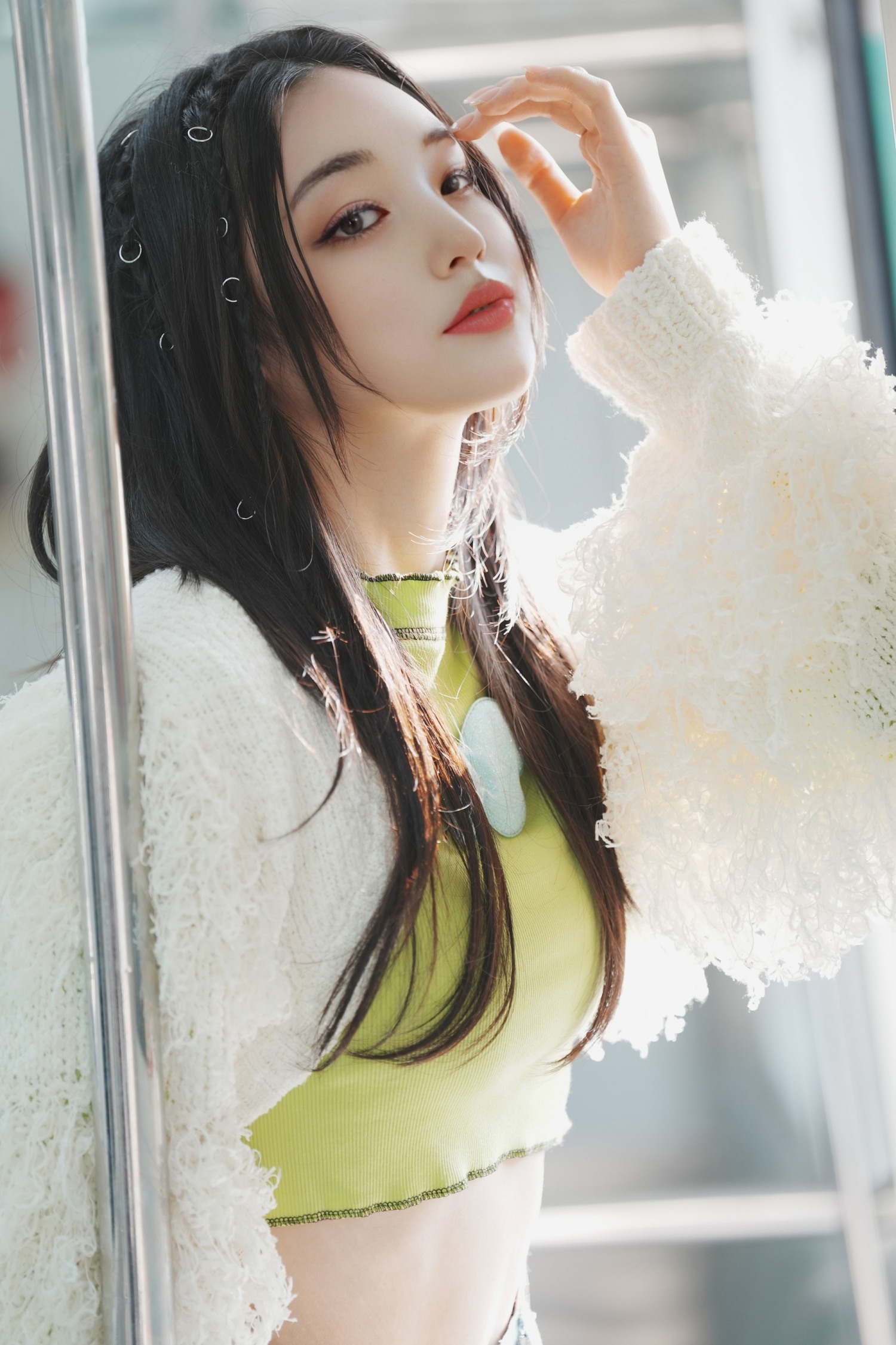 iii(아이아이아이), 두 번째 멤버 니콜 콘셉트 포토 공개…‘우아+청순’