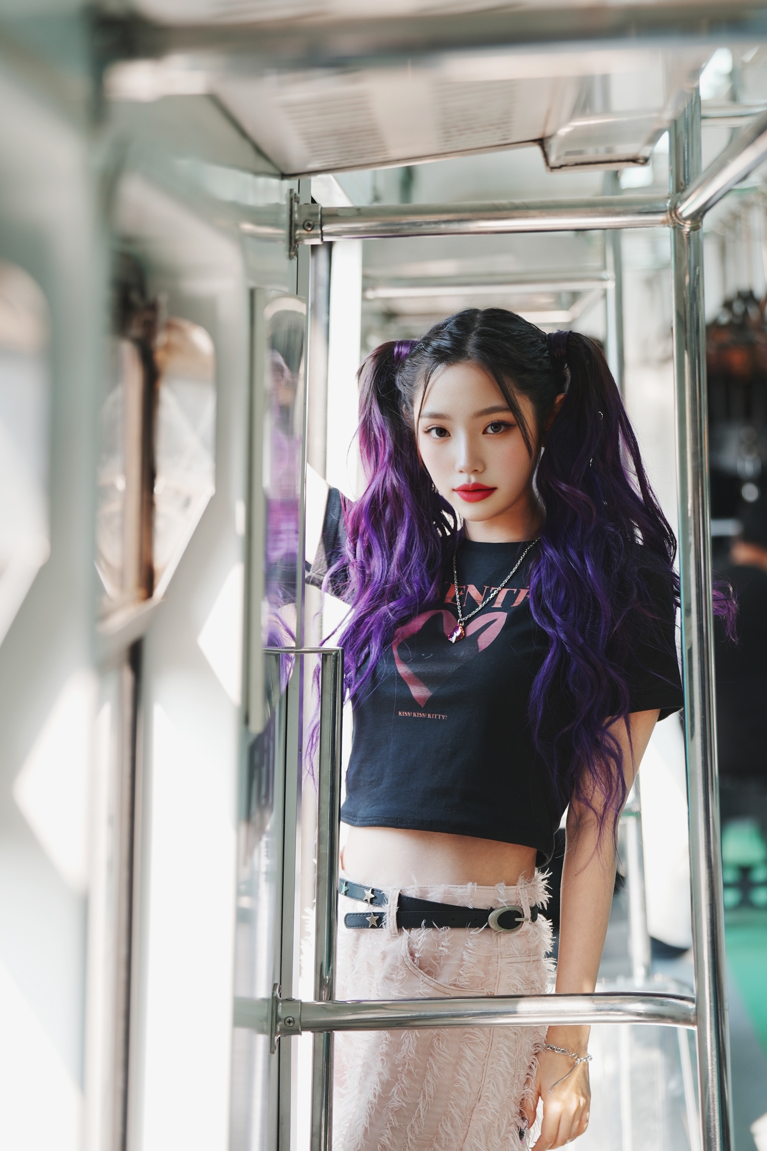 iii(아이아이아이), 세 번째 멤버 아라 공개…'큐티+우아' 매력 물씬