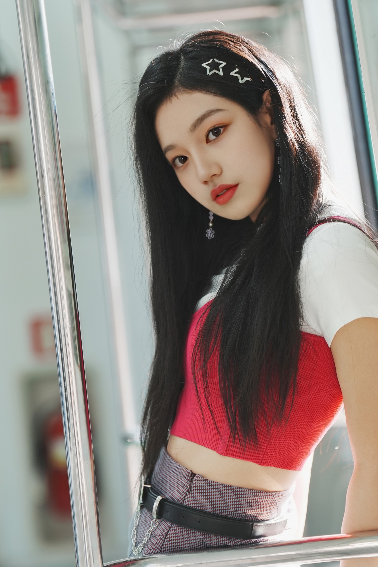 iii(아이아이아이), 네 번째 멤버 얀 공개… '분위기 메이커+리드 보컬'