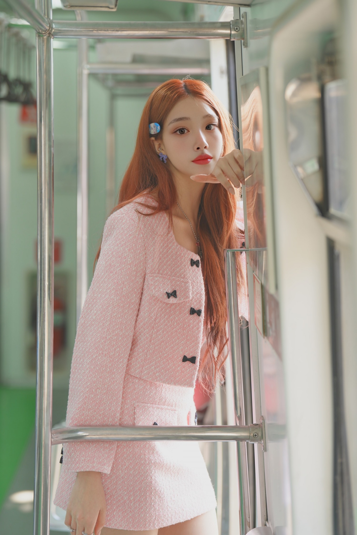 iii(아이아이아이), 마지막 멤버 이비 공개…기품 있는 콘셉트 포토 '시선 집중'