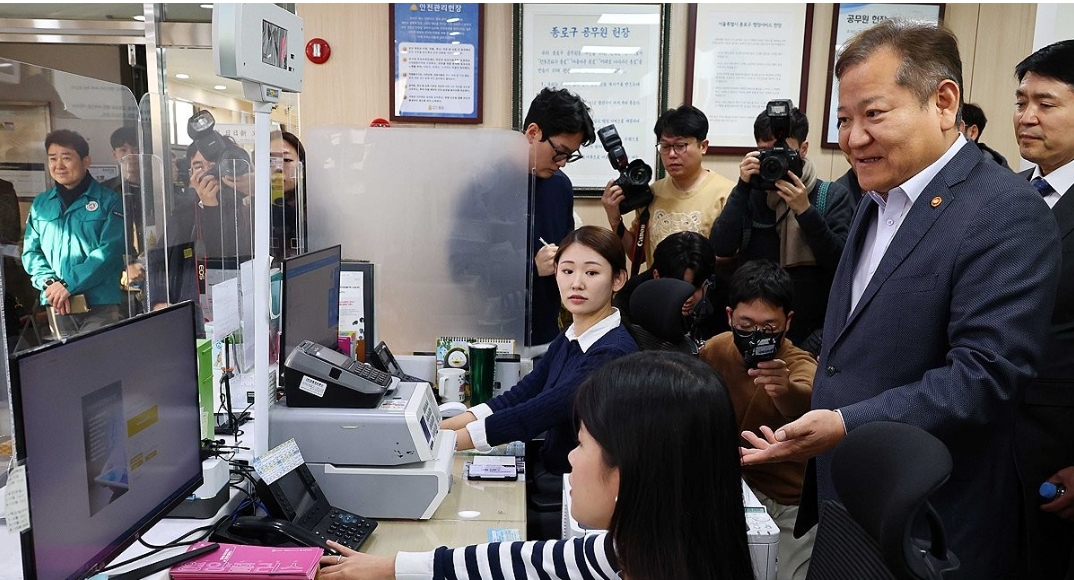 이상민 장관, 행정전산망 복구 현장점검(사진=연합)