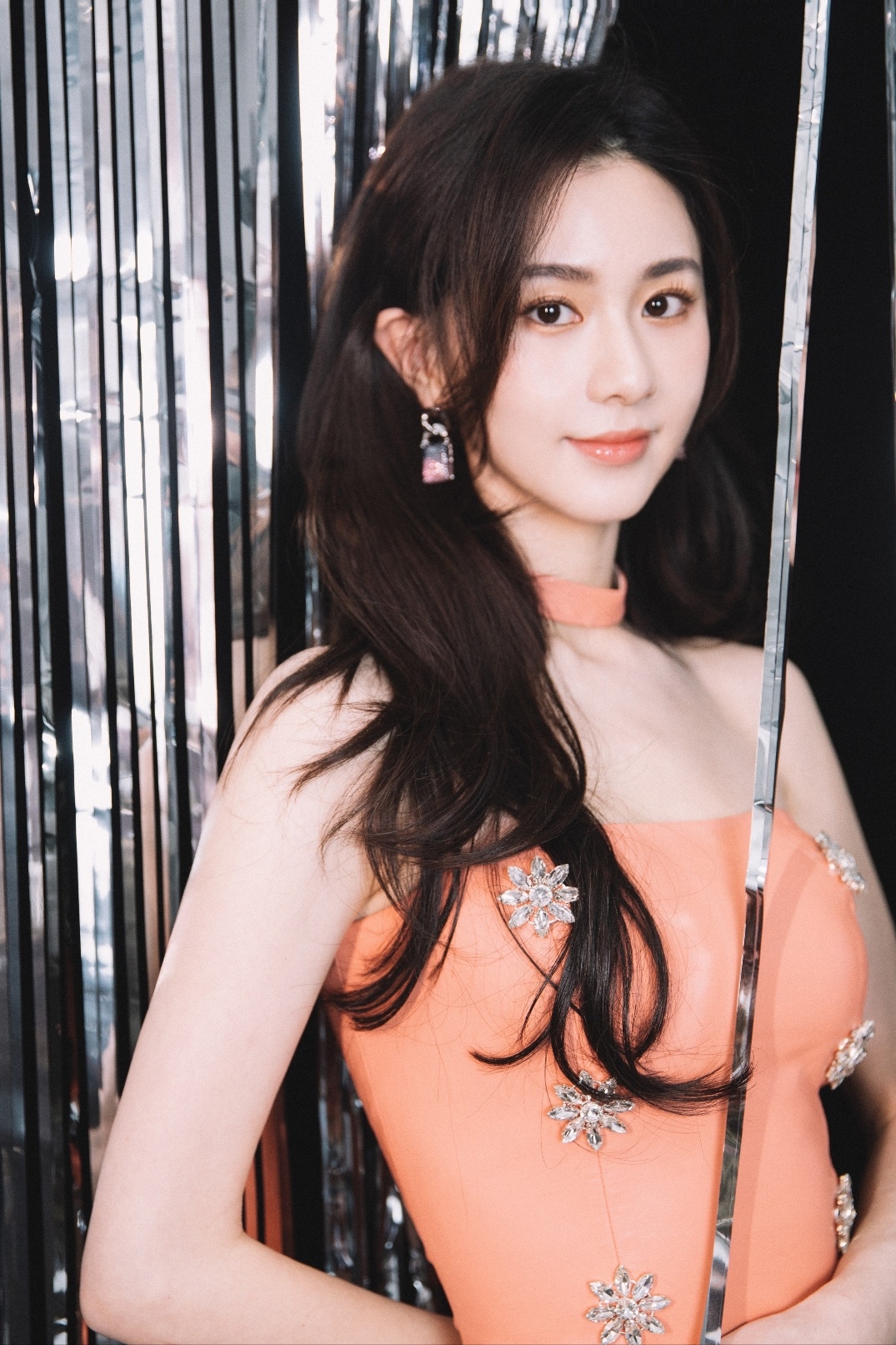 中 배우 관신, 중국 OTT 드라마 '신부' 캐스팅…청초한 매력 눈길