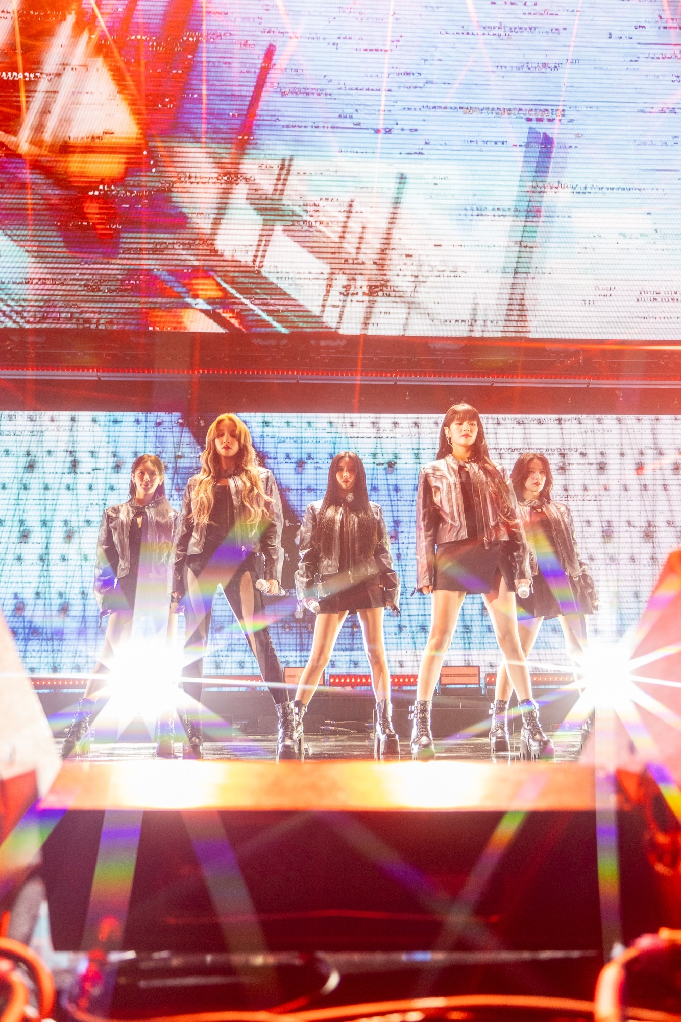 (여자)아이들, ‘징글볼 투어’ 순항 중…글로벌 신드롬 입증