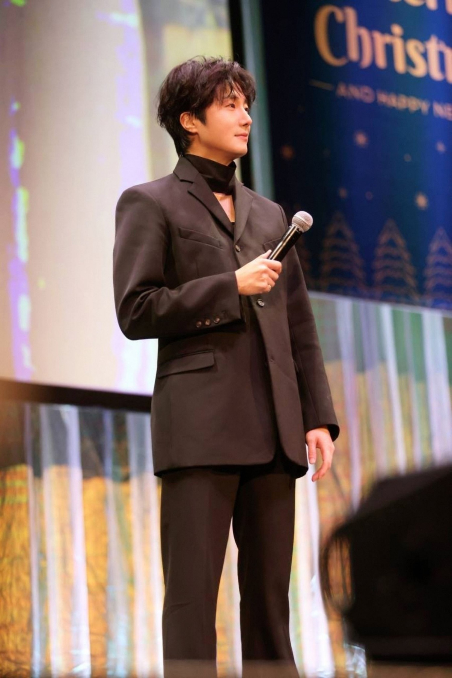 정일우, ‘예능 활약→팬사인회→연극’ 열일 행보에 주목
