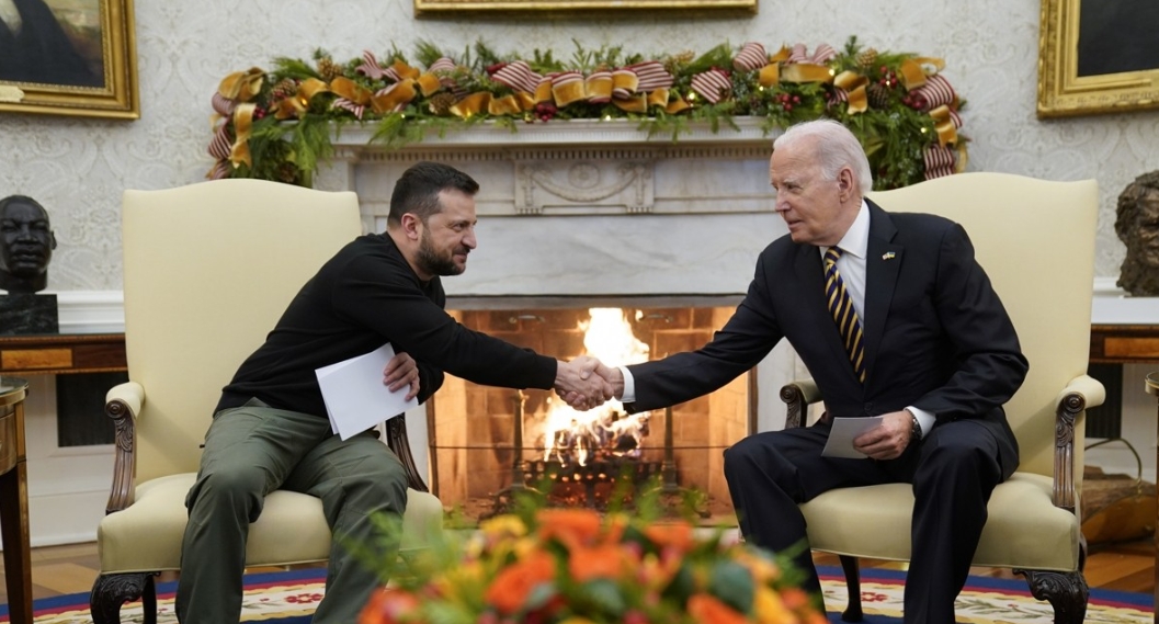 백악관서 만나 악수하는 미·우크라 정상(AP=연합)