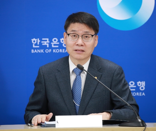 (상보) 이상형 한은 부총재보 "금통위 금리인하 관련 논의 하고 있지 않아..앞으로 성장과 물가 관련한 여려 지표 발표시 종합적으로 고려해 결정할 것"