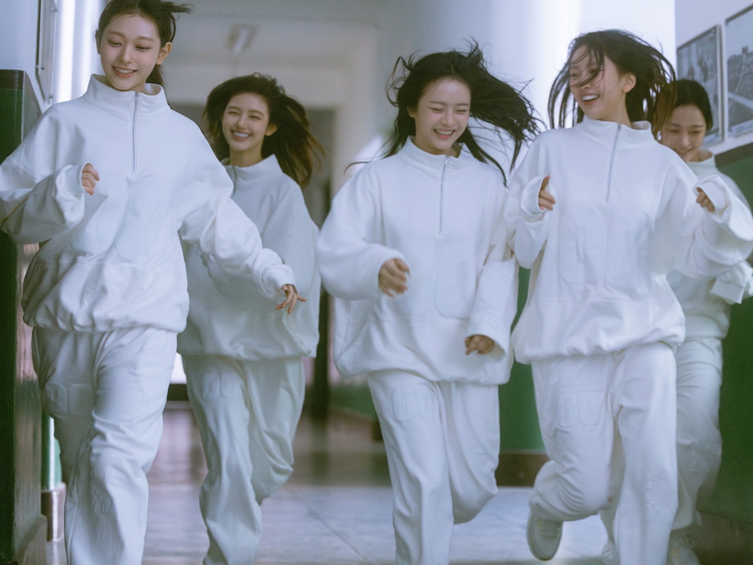뉴진스, 19일 리믹스 앨범 ‘NJWMX’ 발매…“저희와 함께했던 특별한 순간 기억하기를”