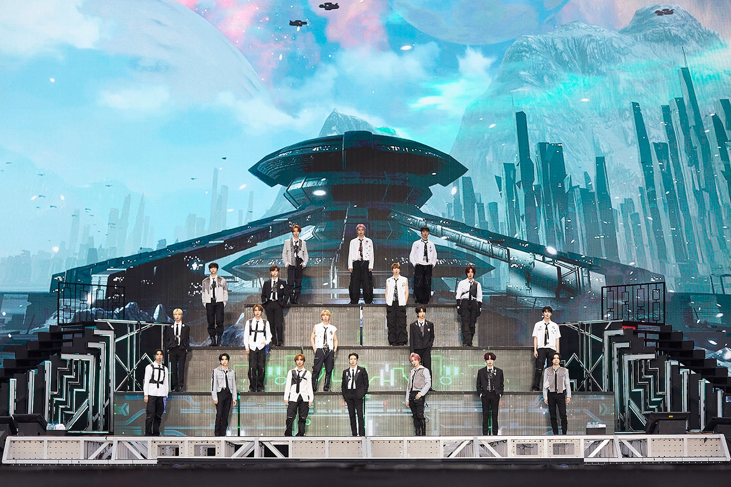 NCT, 2023년 전 방위 활약으로 ‘눈부신 황금기’ 장식…2024년 열일 행보 ‘기대 UP’