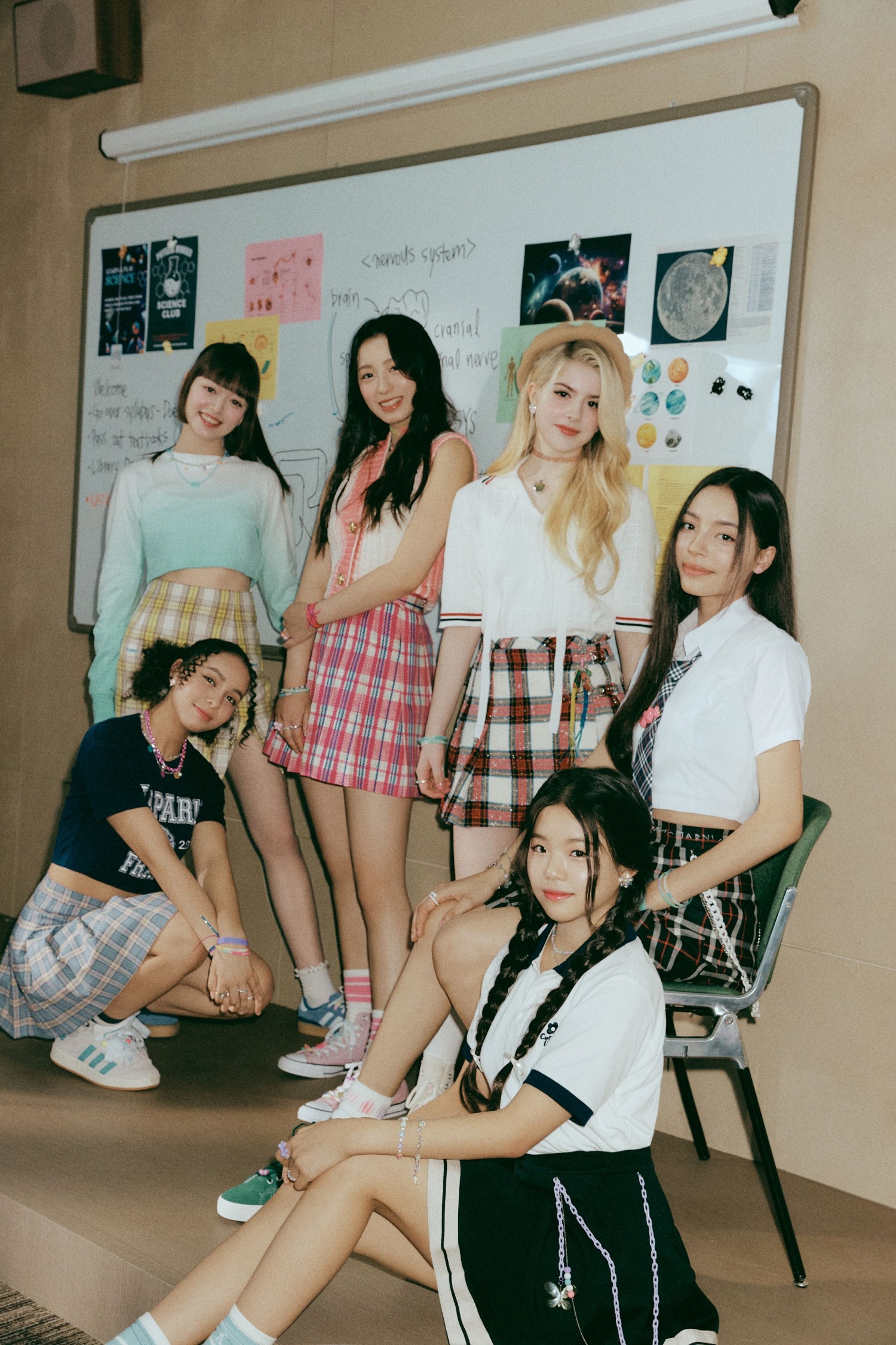 VCHA, 데뷔 첫 싱글 트랙리스트 공개…정식 데뷔곡명은 'Girls of the Year'