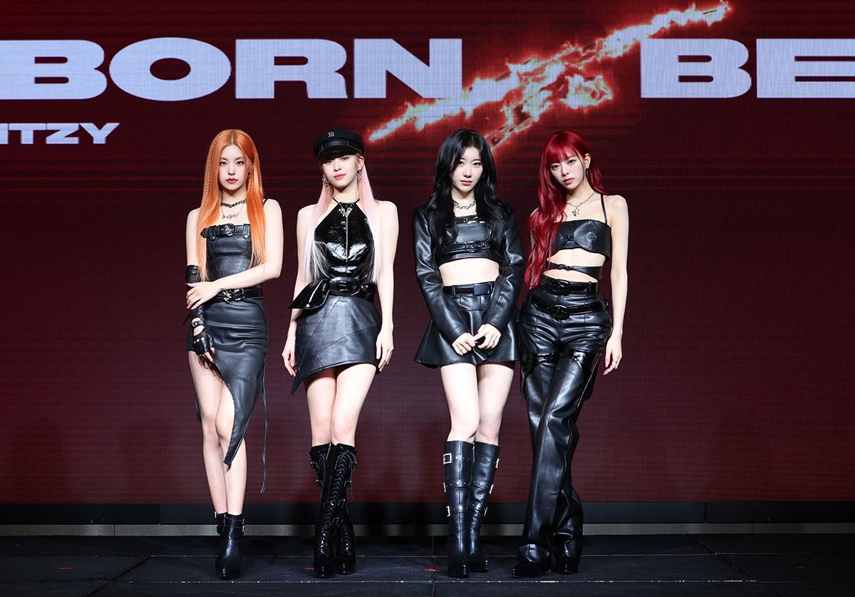 "독기 품었다"는 ITZY(있지), 더 강렬한 불맛 담은 새 미니앨범 'BORN TO BE'…”파워풀한 퍼포먼스에 대한 갈증 해소해 주고 싶다“
