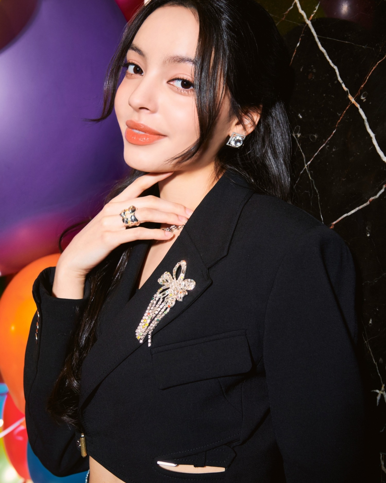 VCHA 카밀라, 데뷔 싱글 'Girls of the Year' 개인 포토 공개…‘환한 미소+반짝이는 눈빛’