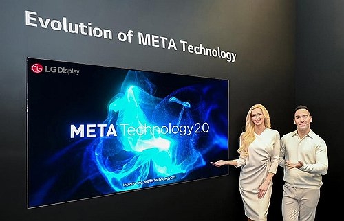 LG디스플레이가 선보인 OLED TV 패널 신제품.(사진=LG디스플레이 제공)