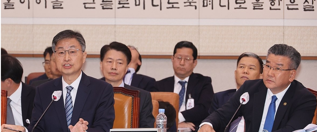 최재해 감사원장-유병호 사무총장(사진=연합)