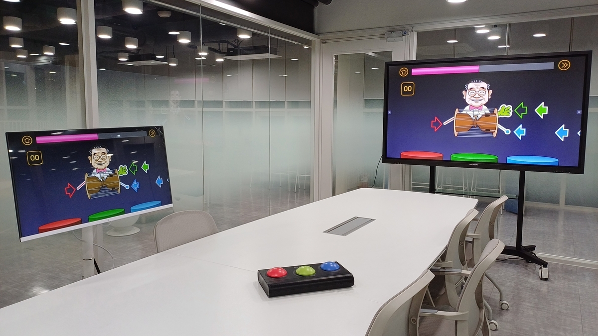 모니터 일체형 인지재활 제품(두뇌싱긋연구소 제공)